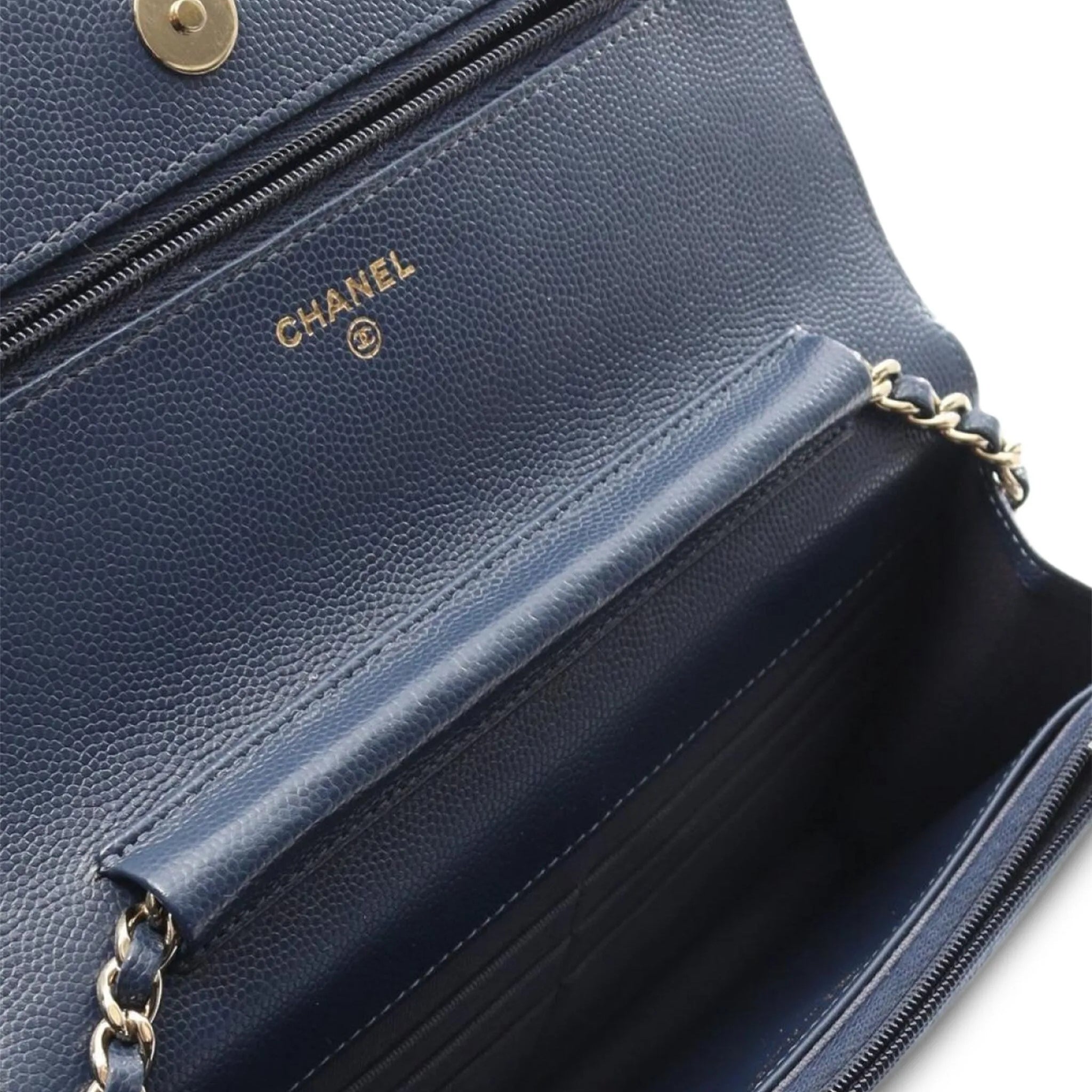 CHANEL Pre-Owned 2021 Caviar-leather chain wallet